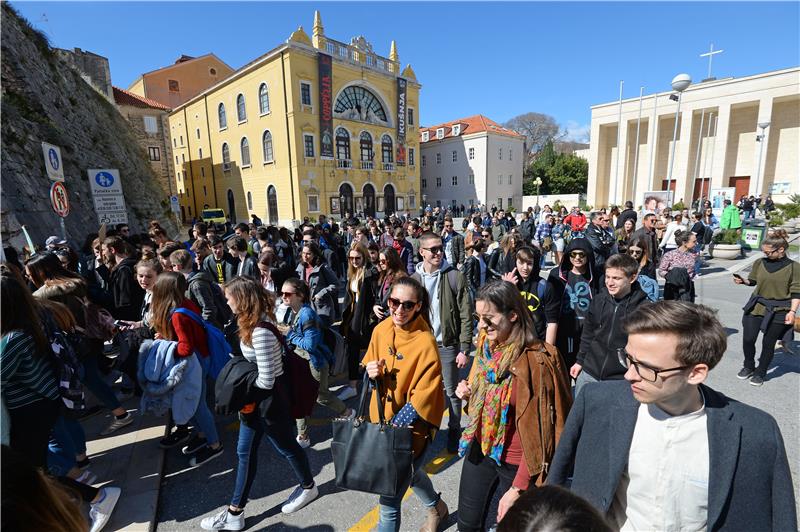 Globalni prosvjed učenika pod nazivom "Petkom za budućnost" u Splitu