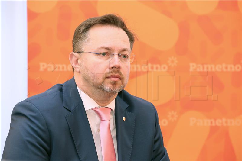 Former health minister Sinisa Varga resigns from SDP