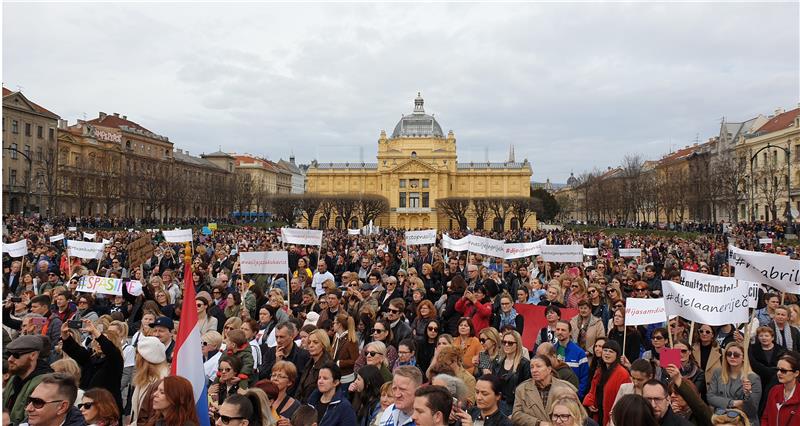 Zagreb: Počeo središnji prosvjed protiv nasilja #Spasime