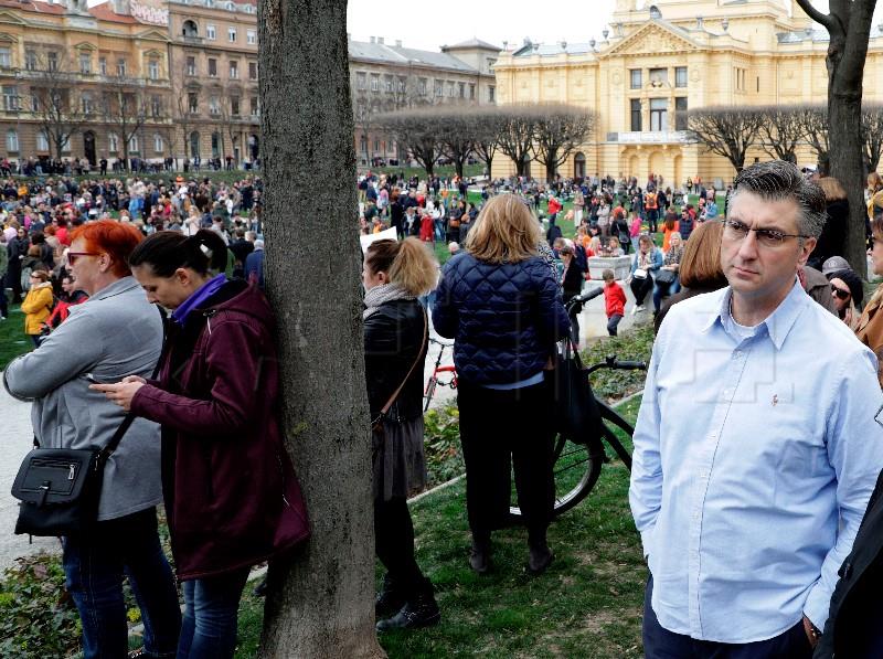 Plenković: Nasilje u obitelji tretirati kao kazneno djelo i strože kažnjavati