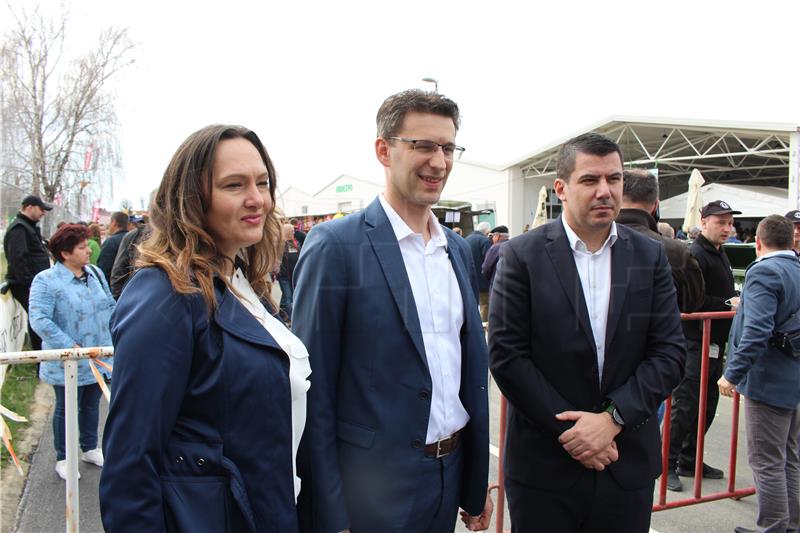 Mostu onemogućena pressica na sajmu Viroexpo 2019. 