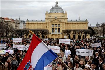 Zagreb: Počeo središnji prosvjed protiv nasilja #Spasime