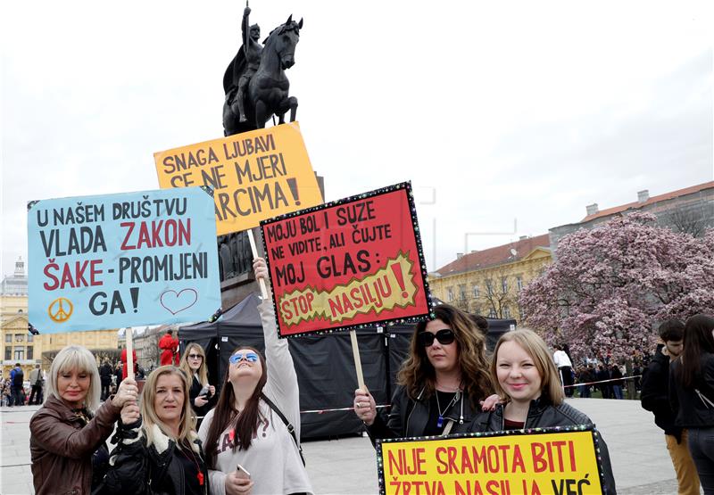 Zagreb: Počeo središnji prosvjed protiv nasilja #Spasime