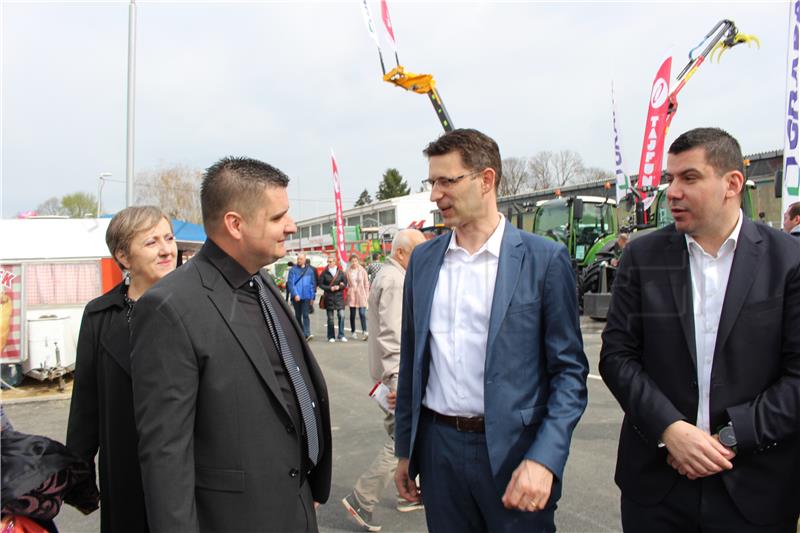 Mostu onemogućena pressica na sajmu Viroexpo 2019.