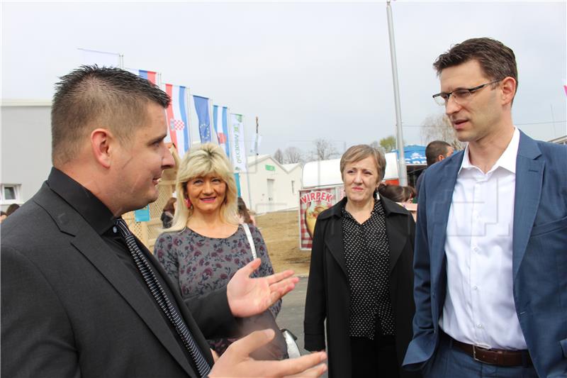 Mostu onemogućena pressica na sajmu Viroexpo 2019.