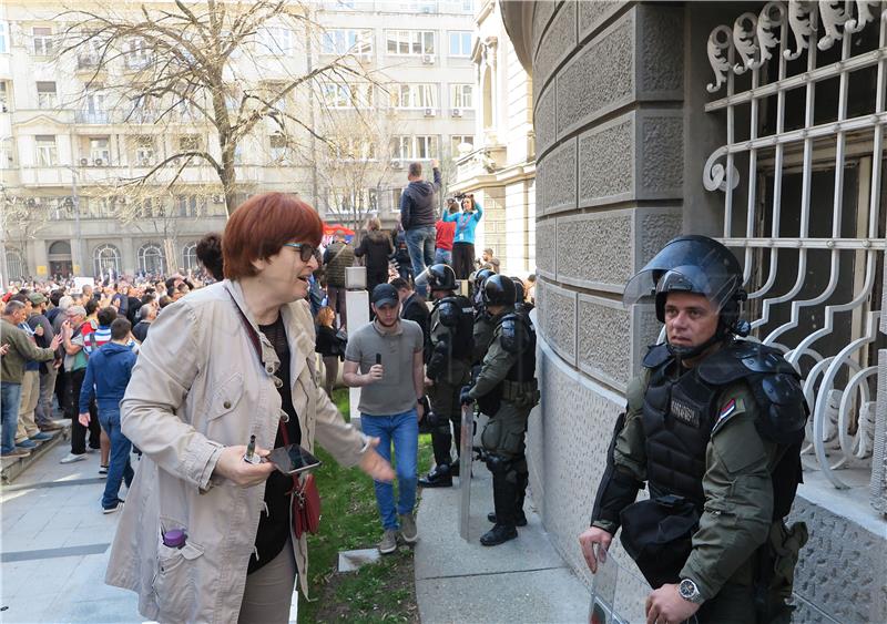 Belgrade: Protesters outside police HQ want to free those arrested