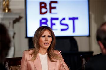 USA GOVERNMENT FIRST LADY MELANIA BE BEST