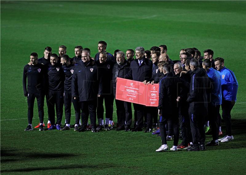 Reprezentativci uručili donacije Zaklade Vatreno srce