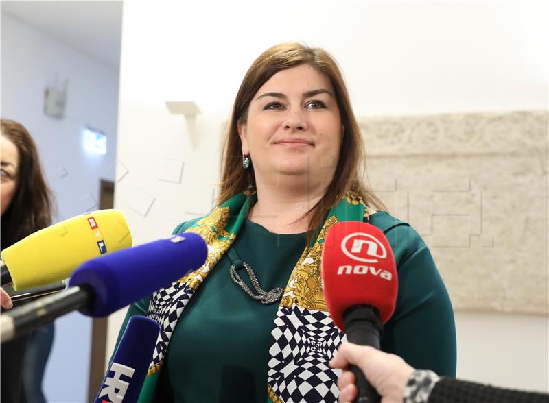 Minister Zalac says undeclared Mercedes leased by her parents