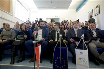 Završna konferencija ESF projekta 'Ja raSTEM!'