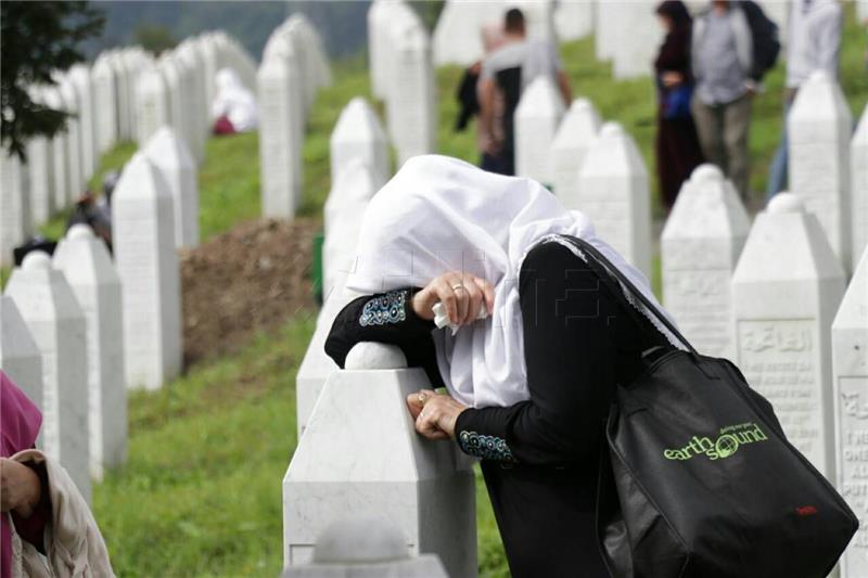 Srebreničke obitelji žrtava pljeskom pozdravile doživotnu kaznu Karadžiću