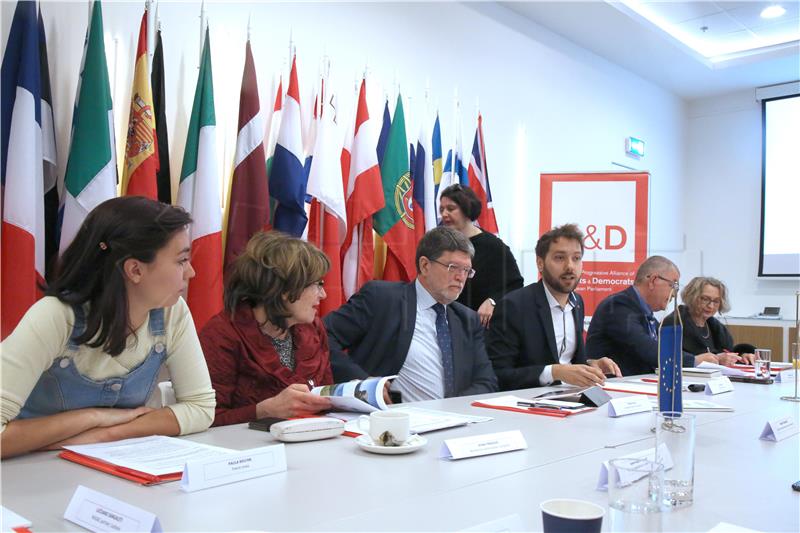 Okrugli stol „Vodoopskrba na otocima: izazovi i rješenja“