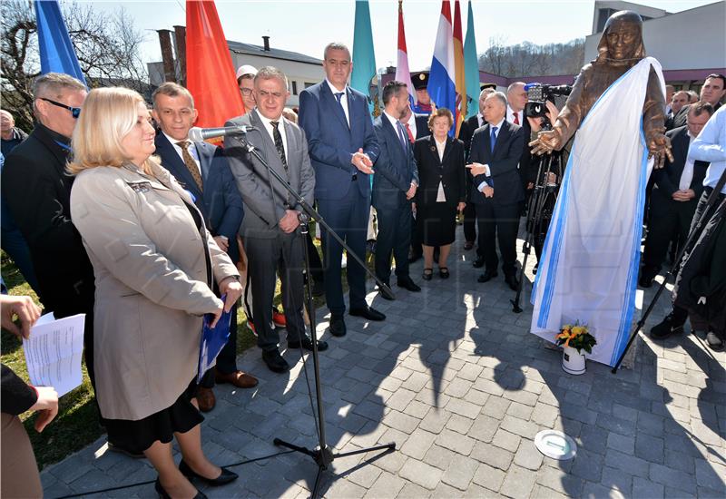 Karlovac: Blagoslov kipa Majke Terezije u Nacionalnom svetištu sv. Josipa