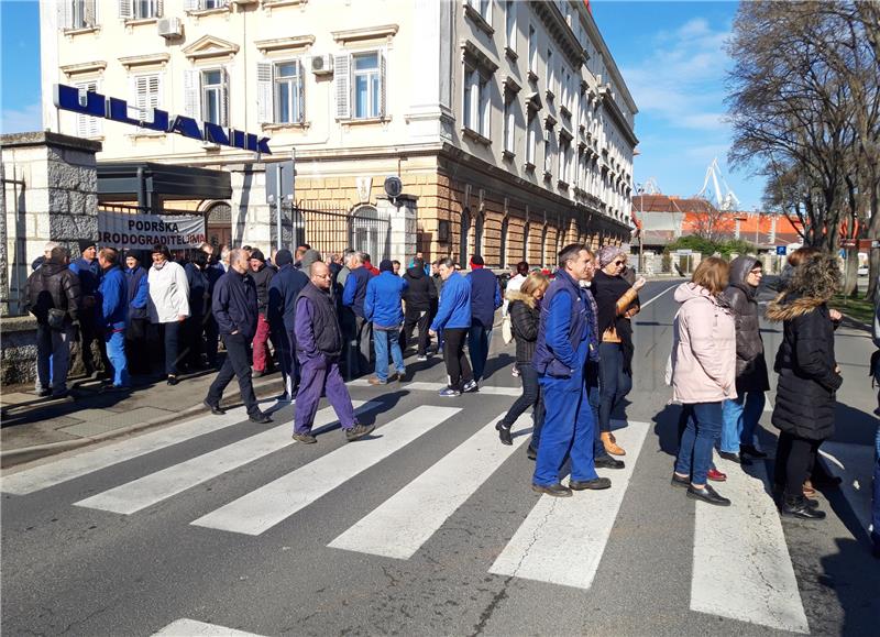 Uljanikovi radnici u Puli na sat vremena blokirali promet