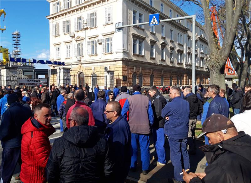 Uljanikovi radnici u Puli na sat vremena blokirali promet