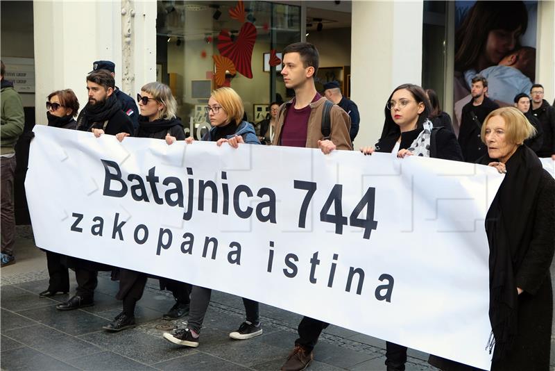 Skupina nevladinih udruga u Beogradu organizirala akciju "Batajnica 744 - zakopana istina"