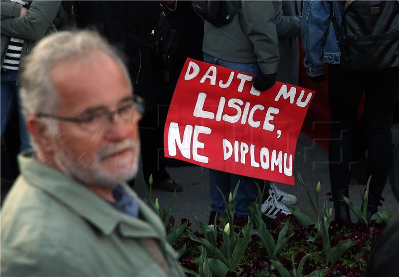 Prosvjed protiv odluke da se Milanu Bandiću dodijeli počasni doktorat Sveučilišta u Zagrebu