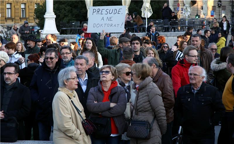 Prosvjed protiv odluke da se Milanu Bandiću dodijeli počasni doktorat Sveučilišta u Zagrebu