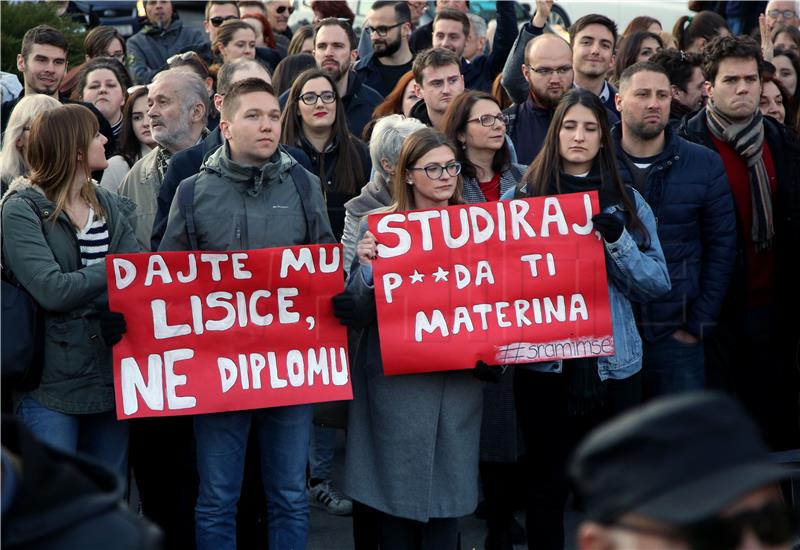 Prosvjed protiv odluke da se Milanu Bandiću dodijeli počasni doktorat Sveučilišta u Zagrebu