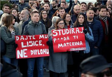 Prosvjed protiv odluke da se Milanu Bandiću dodijeli počasni doktorat Sveučilišta u Zagrebu