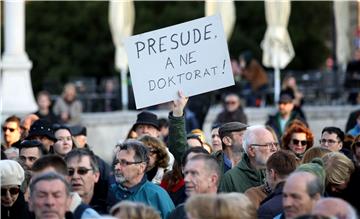 Prosvjed protiv odluke da se Milanu Bandiću dodijeli počasni doktorat Sveučilišta u Zagrebu