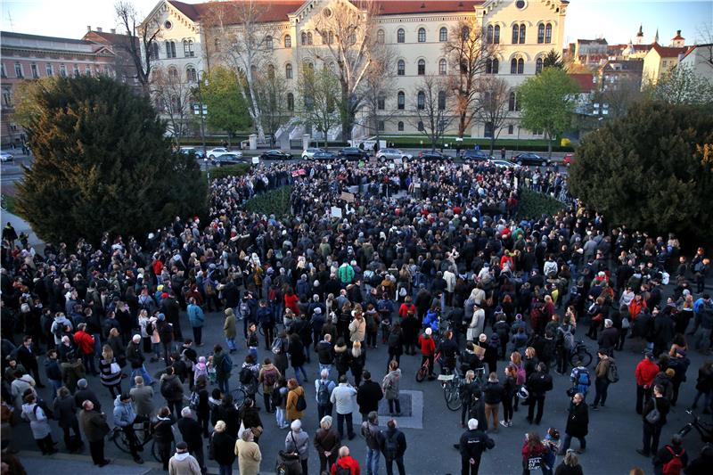 Prosvjed protiv odluke da se Milanu Bandiću dodijeli počasni doktorat Sveučilišta u Zagrebu