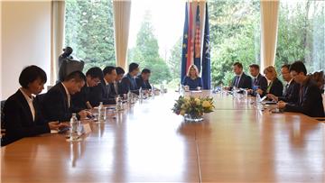 President receives reps of Chinese companies