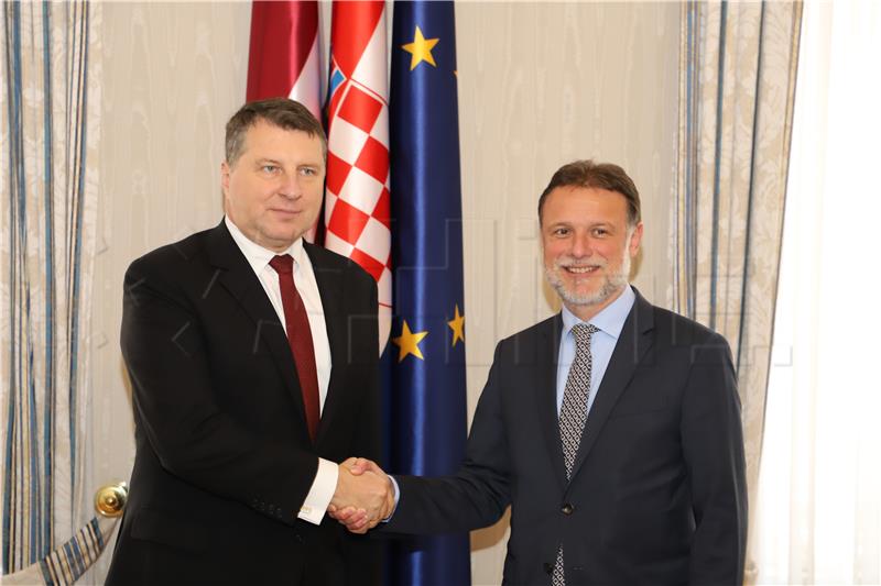 Croatian parliament speaker receives Latvian president