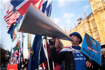 May daje na glasovanje u parlament samo sporazum o brexitu bez političke izjave