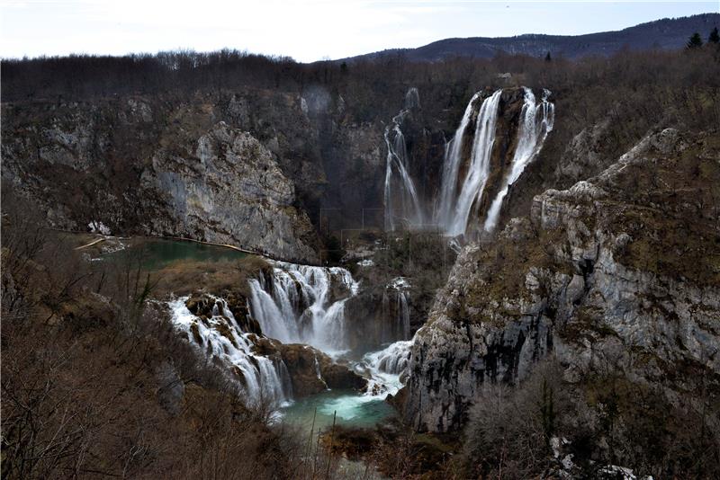 Počinju lički pregovori HDZ-a i HSP-a o sastavljanju većine u Županijskoj skupštini