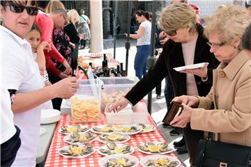 Festa od kamenica na dubrovačkom Stradunu