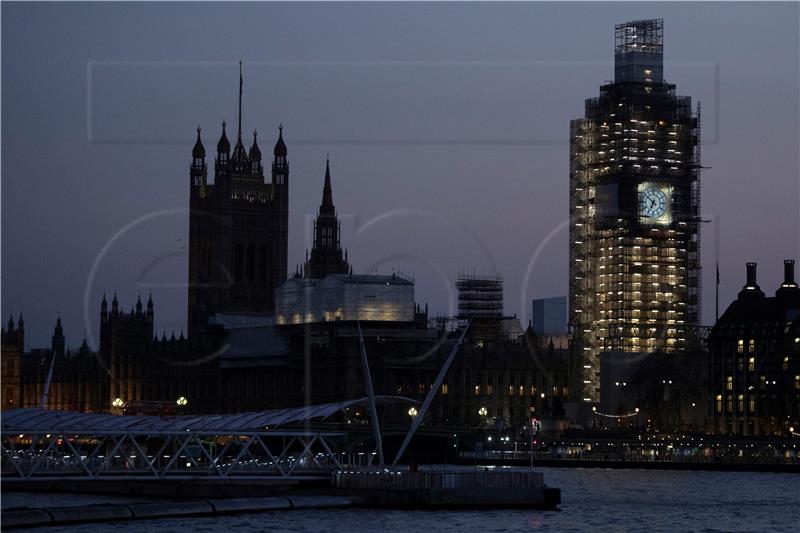 Nepoznati napadač nožem ozlijedio četiri osobe u Londonu 