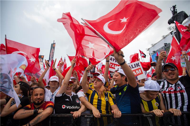 Turska vladajuća AKP i oporbena CHP obje objavile pobjedu u Istanbulu