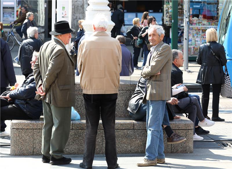 Umirovljenici u centru Zagreba