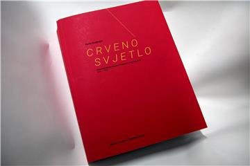 Knjiga ''Crveno svjetlo'' o partizanskoj fofografiji studija o teroru i solidarnosti 1941.-1945.