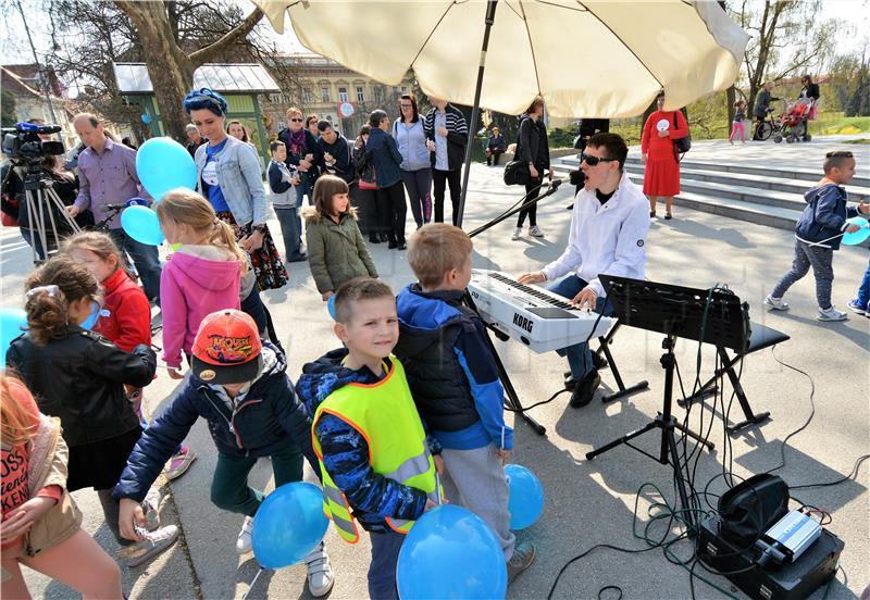 Frendofon i Denis Barta u Karlovcu u akciji podizanja svjesnosti o autizmu