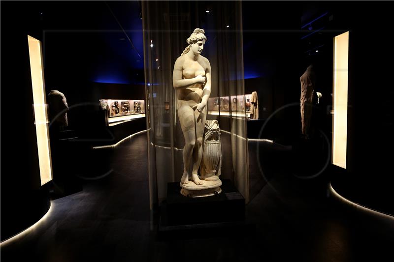 GREECE ARTS APHRODITE STATUE