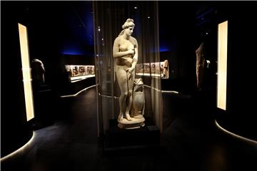 GREECE ARTS APHRODITE STATUE