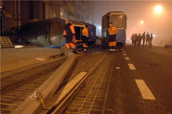 Zagreb: Vozač automobila poginuo u sudaru s tramvajem