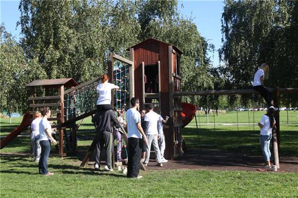 Varaždin: Na dječjim igralištima novi trampolini, žičare, mreže, tobogani... 