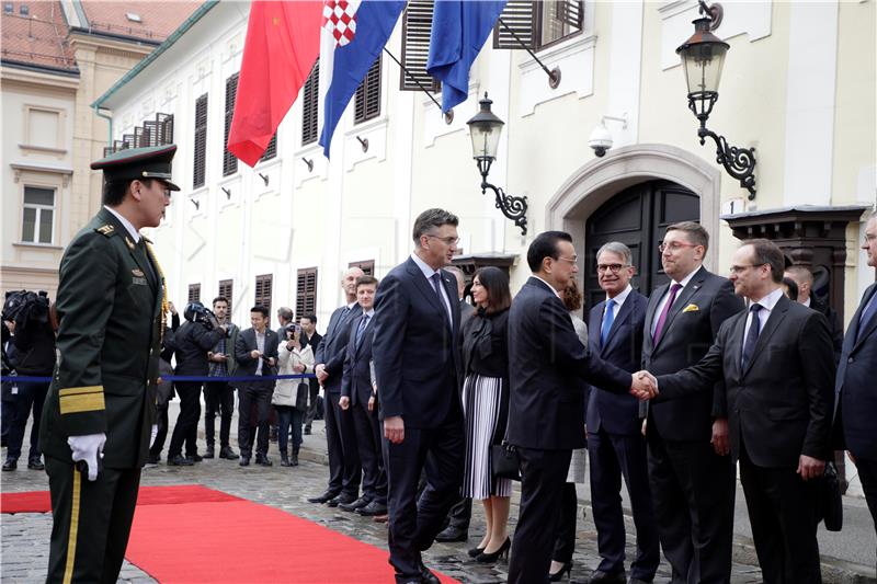 Svečani doček kineskog premijera ispred Banskih dvora