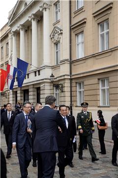 Kineski premijer Li prošetao Trgom sv. Marka