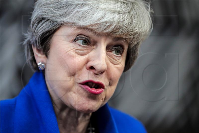 Theresa May računa na izlazak iz EU-a neposredno prije europskih izbora