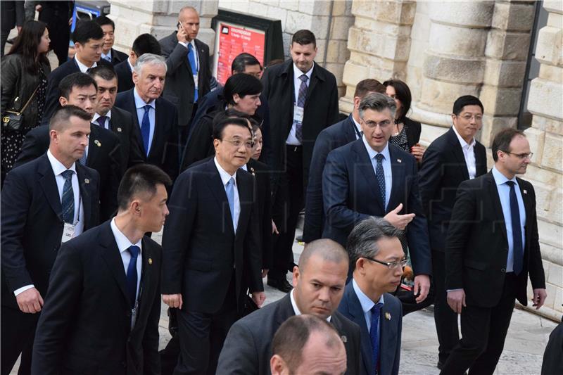 14 prime ministers arrive in Dubrovnik for 16+1 summit