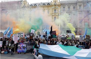 Udruga Prijatelji životinja i Udruga Pobjede organizirali treći Marš za životinje