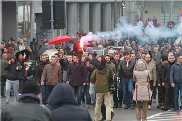 Počeo prosvjed ispred narodne skupštine u Beogradu