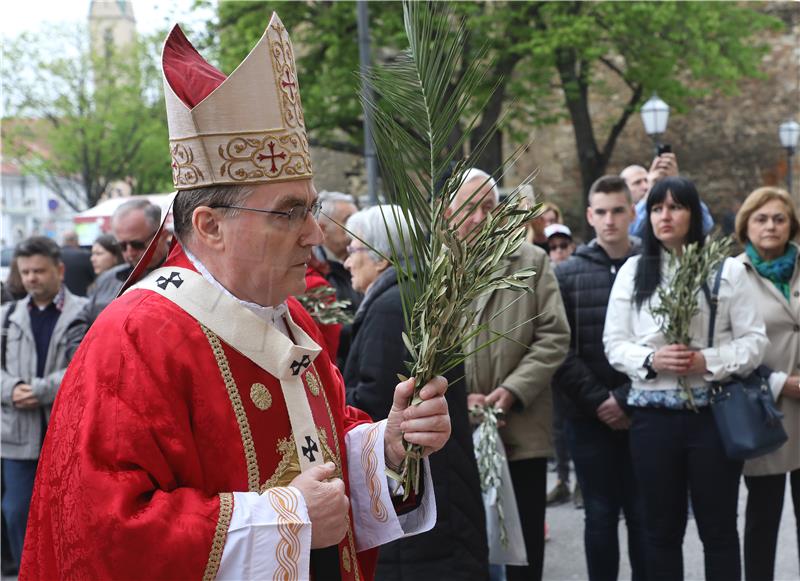 Kardinal Bozanić predvodio misu na Cvjetnicu u zagrebačkoj katedrali