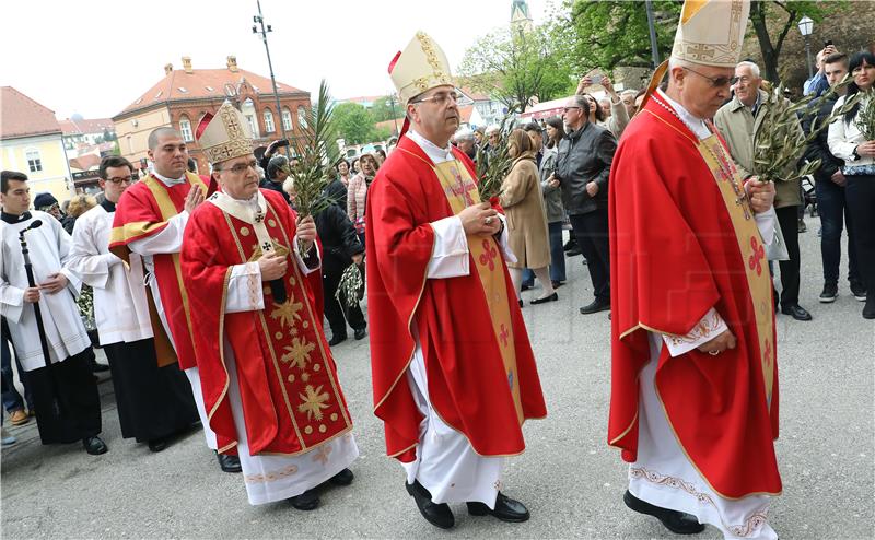 Kardinal Bozanić predvodio misu na Cvjetnicu u zagrebačkoj katedrali