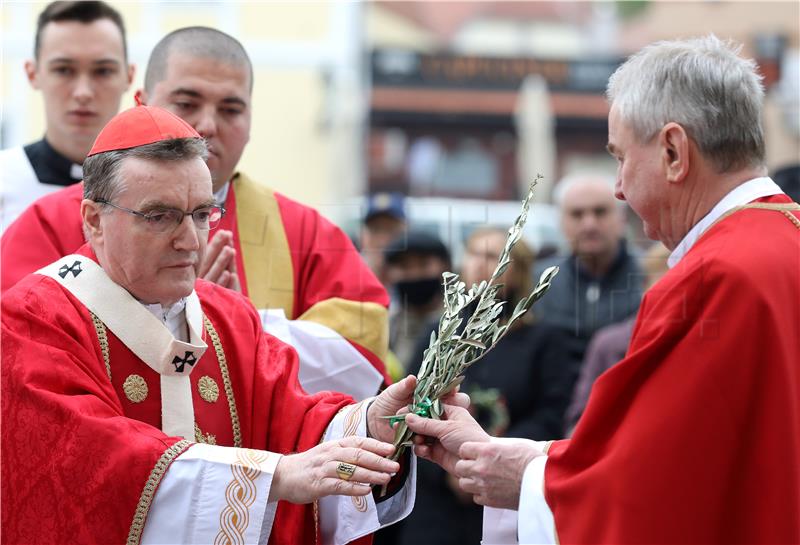 Kardinal Bozanić predvodio misu na Cvjetnicu u zagrebačkoj katedrali