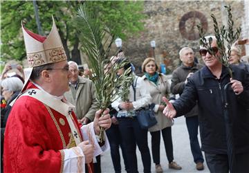 Kardinal Bozanić predvodio misu na Cvjetnicu u zagrebačkoj katedrali